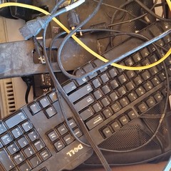 Dell Dell Model Mixed Lot of Computer Keyboards and Assorted Cables