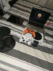 HUGE ELECTRONICS MIXED LOT, Xbox, Apple, Sony (Read description for more info)