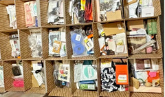 10 pound AMAZON Liquidation lot -Boxed -General mixed Merchandise – lot L6S35D