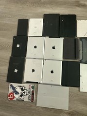 24 different brands of tablets 1 phone NOT TESTED THEY MIGHT NOT TURN ON