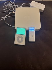 Apple Lot: iPod Video 30gb, IPad Nano 2gb, Apple AirPort Extreme