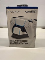 Insignia Dual Controller Charging Station for PlayStation 5 PS5 White NS-PS5CHRG