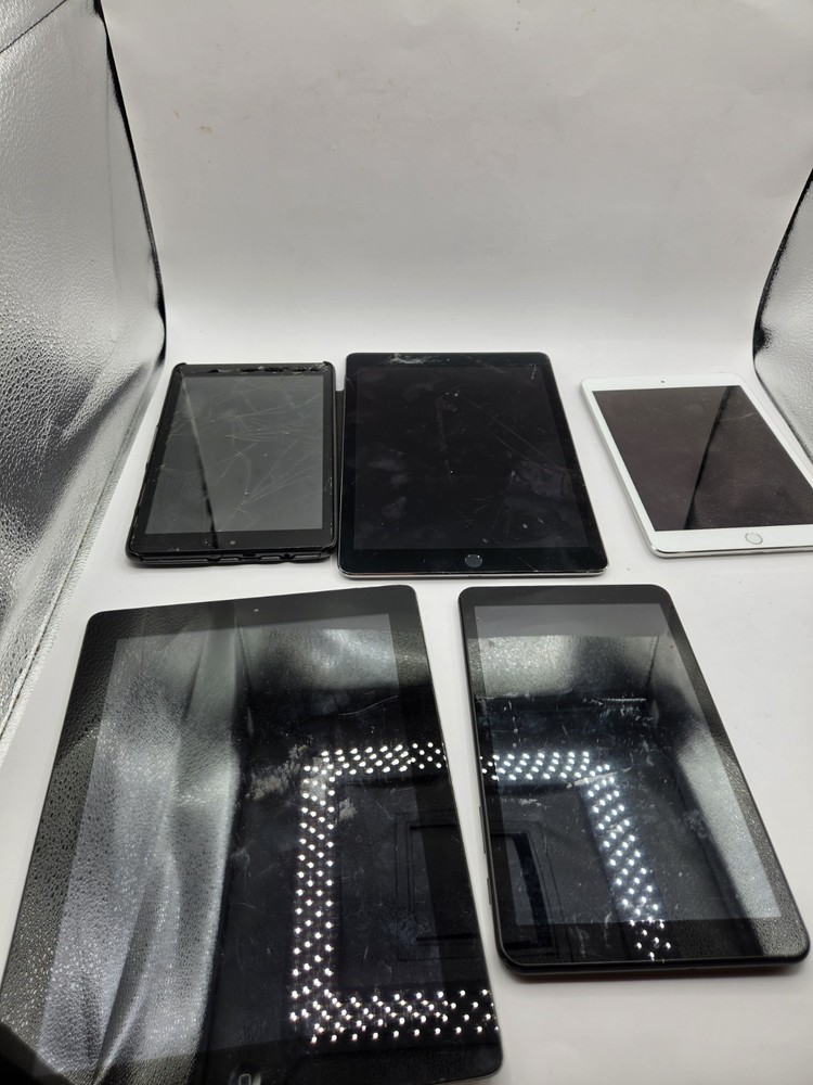 Lot of Apple & Samsung Devices (iPads,etc)