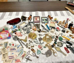 10 pound box of » Manifested » items from Estate Liquidation Service,NY-#424