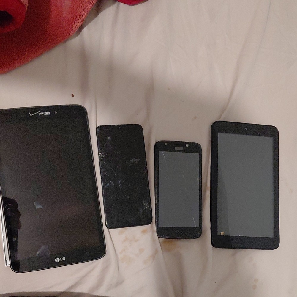 LG Verizon-Compatible Tablet/Phone + Motorola Moto Phone Mixed Lot Devices