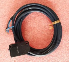 Omron E3Z-D82 Photoelectric Switch Sensor 8-50CM Distance 12-24V DC