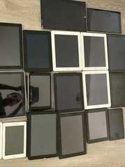 24 different brands of tablets 1 phone NOT TESTED THEY MIGHT NOT TURN ON