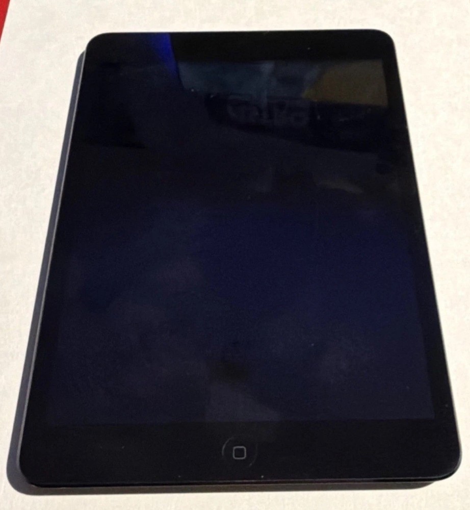 Apple iPad 9.7in – For Parts/Not Working