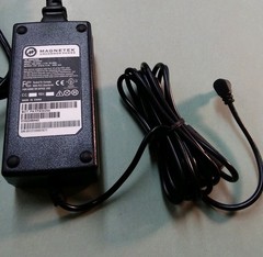 Magnetek Uncommon Power Model 3F42050 AC Adapter 12V 4.2A 50W 12V 4.2A