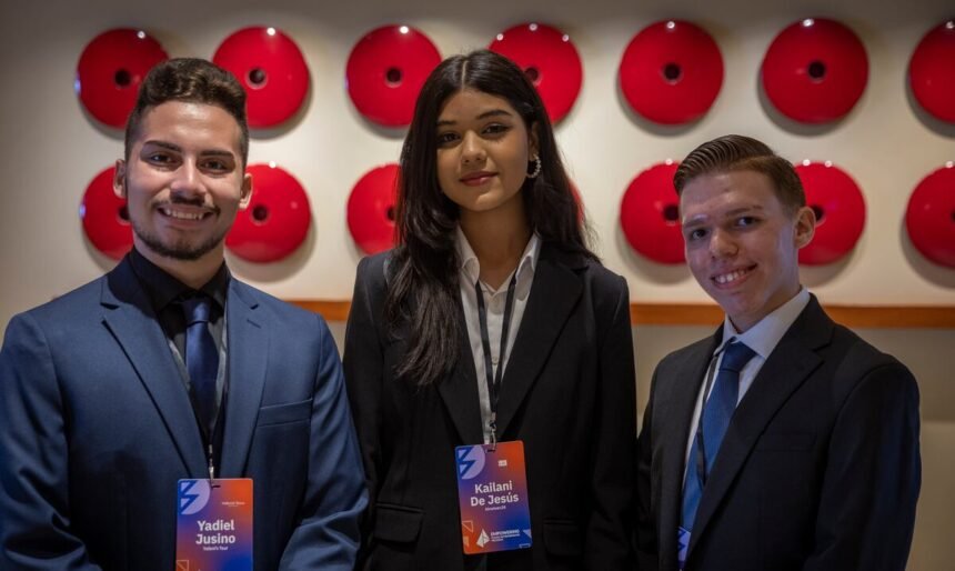 Fomentan mentes empresariales en cientos de adolescentes con ideas de negocio innovadoras