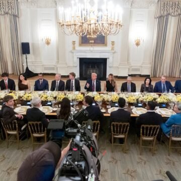 Trump reúne a líderes tecnológicos en la Casa Blanca para impulsar inversiones en inteligencia artificial
