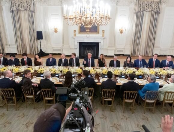 Trump reúne a líderes tecnológicos en la Casa Blanca para impulsar inversiones en inteligencia artificial