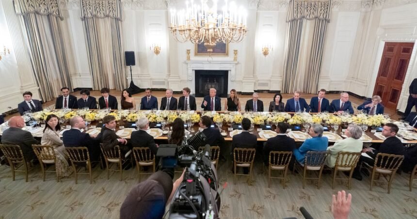 Trump reúne a líderes tecnológicos en la Casa Blanca para impulsar inversiones en inteligencia artificial